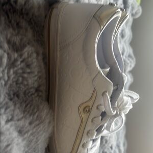 Women white styling guess shoes